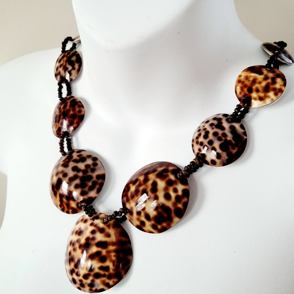 Natural Tiger Cowrie Shell discs, Coconut shell 20" necklace, Beach Jewelry - Picture 4 of 4